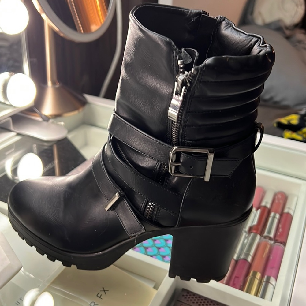Shoe dazzle boots